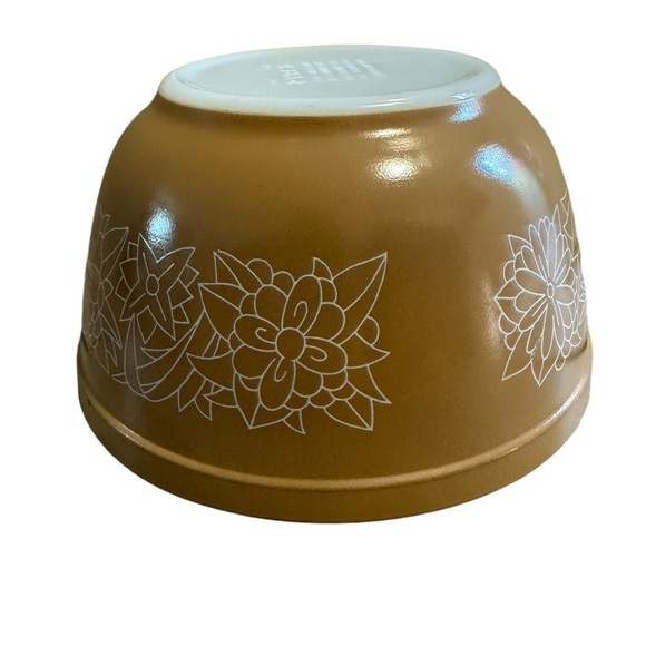 Pyrex Woodland Nesting Mixing Bowl #402 Tan White 1.5 L Great Condition - Picture 2 of 9